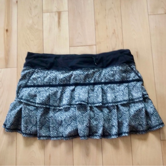 Lululemon Athletica Black and Gray Running Skirt - Picture 2 of 5
